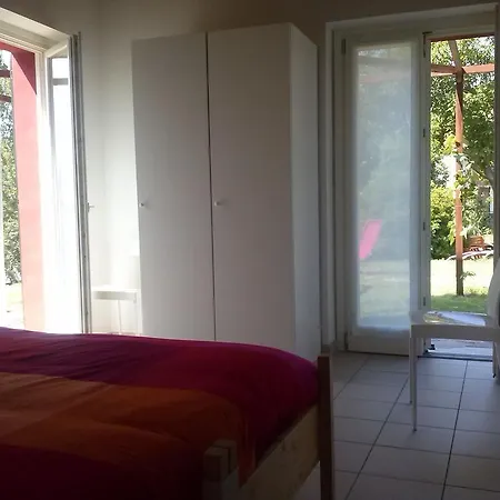 Casa Rossa Hostel *