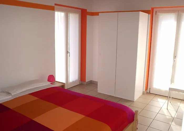 Casa Rossa Albergue Laveno-Mombello