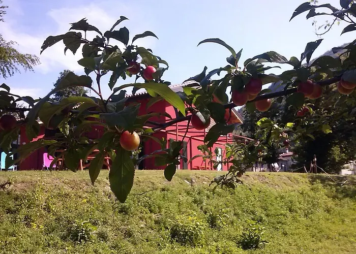 Casa Rossa Albergue Laveno-Mombello