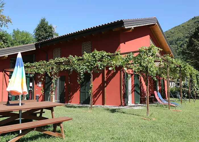 Casa Rossa Albergue Laveno-Mombello