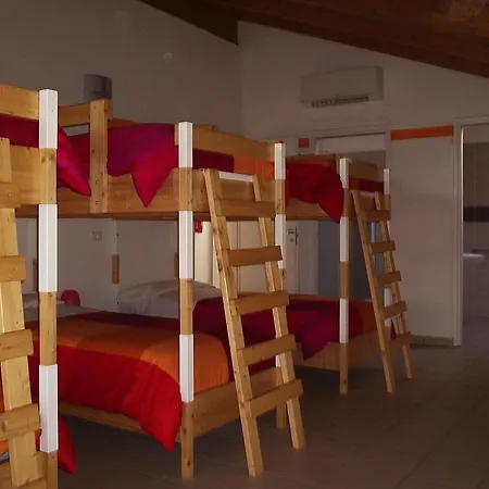Casa Rossa Albergue Laveno-Mombello